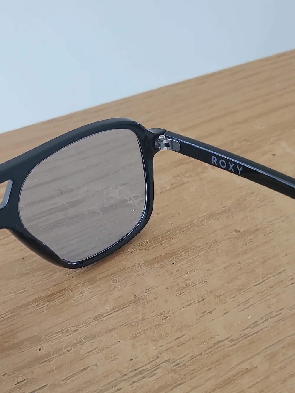 Roxy Black Pilot-Style Sunglasses